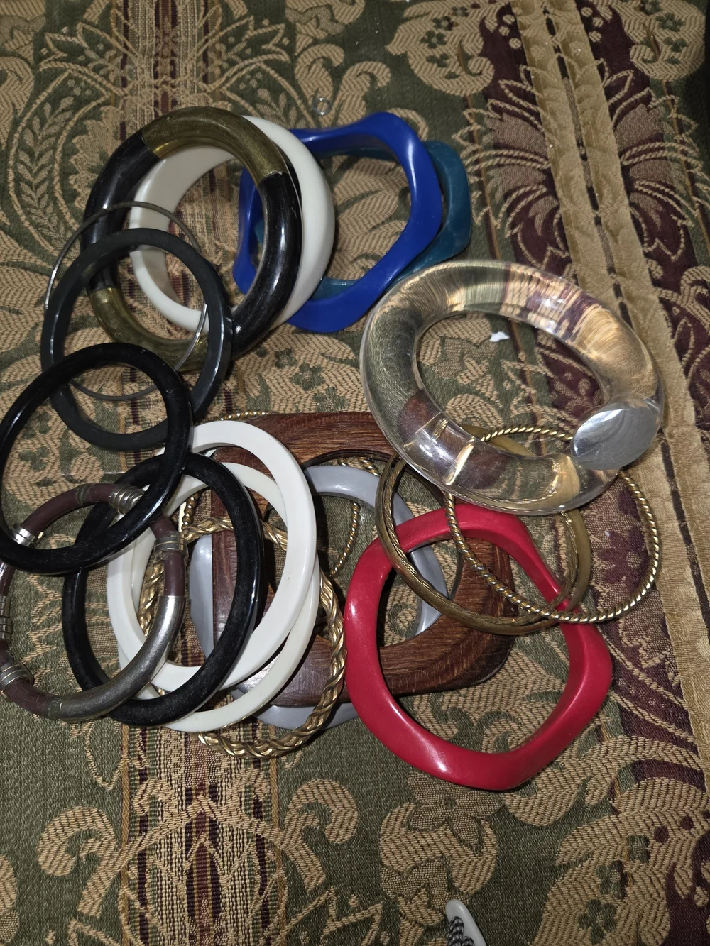 Mixed Color Women’s Bangle Bracelet Set — Black, White, Red, Blue, Gold, Brown